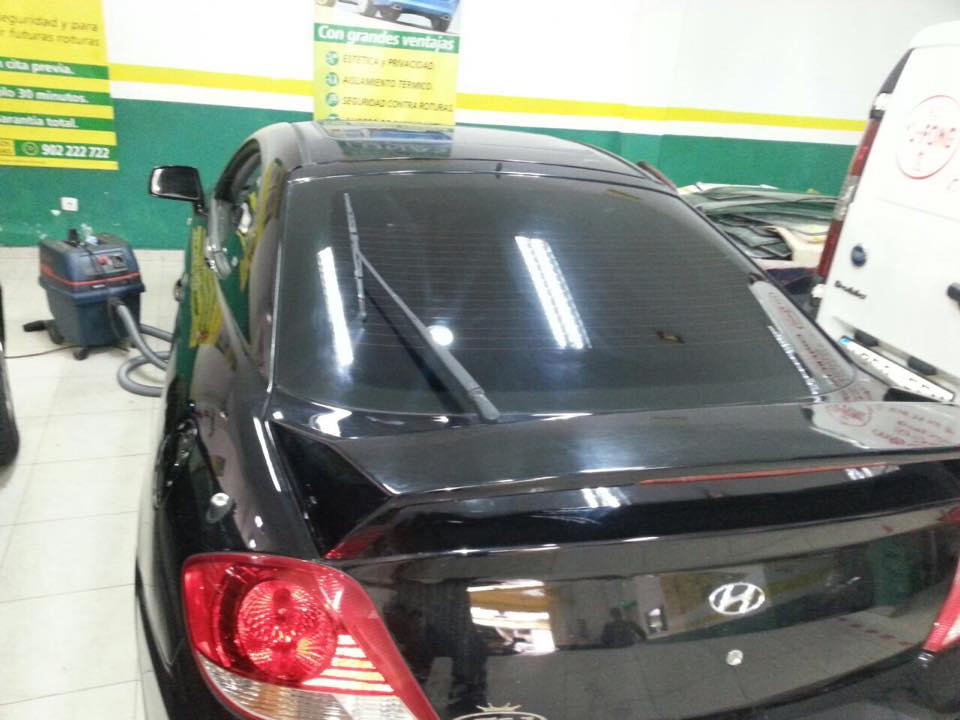 Hyundai Coupe con laminado negro 3M en luna trasera en Gran Canaria.