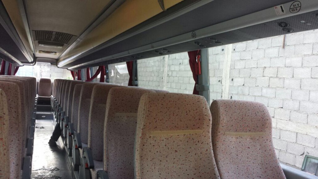 Vista desde el interior de autobús de Amanda Bus laminado