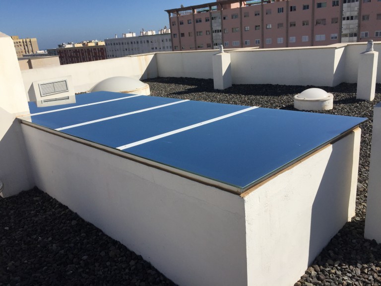 Reducción del calor con lámina solar para techo de cristal en Zona del Negrín (Gran Canaria)