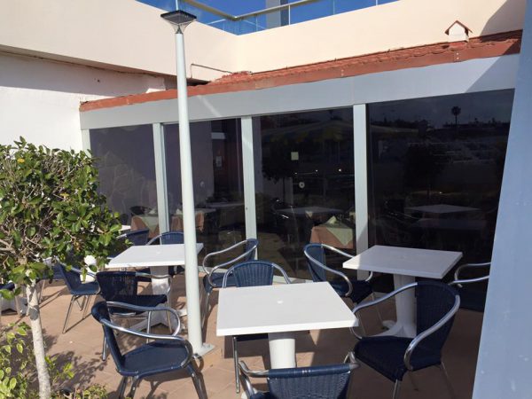 Acabado exterior del restaurante del Hotel Riosol en Gran Canaria con lámina Prestige 40 3M.
