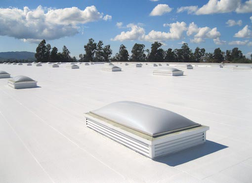 Aplicacion de pintura impermeable termica en tejado imperlux Termic Roof Canarias