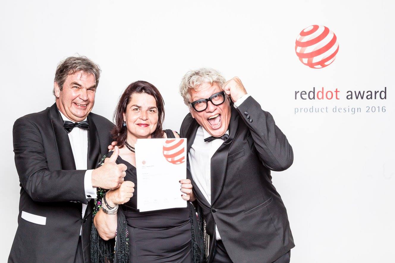 Equipo de Magpaint ganadores del premio Reddot Award 2016
