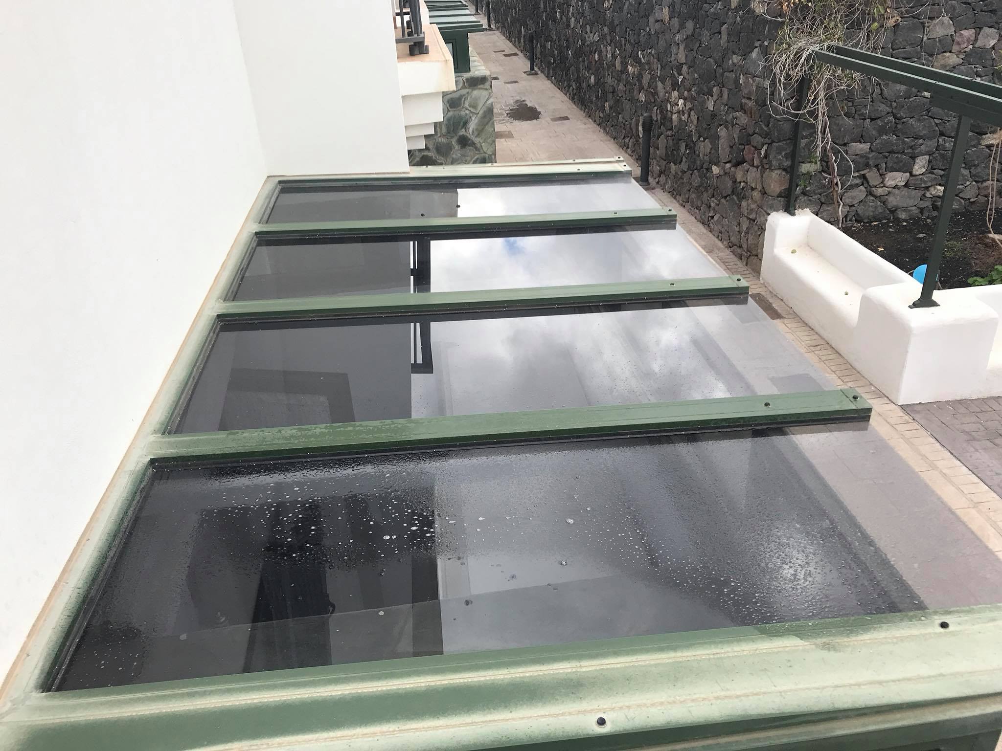 Temporada horario niebla tóxica Lámina solar para techo de cristal con exceso de calor - Lámina solar y  seguridad 3M. Pintura térmica. Pizarras blancas. Canarias.