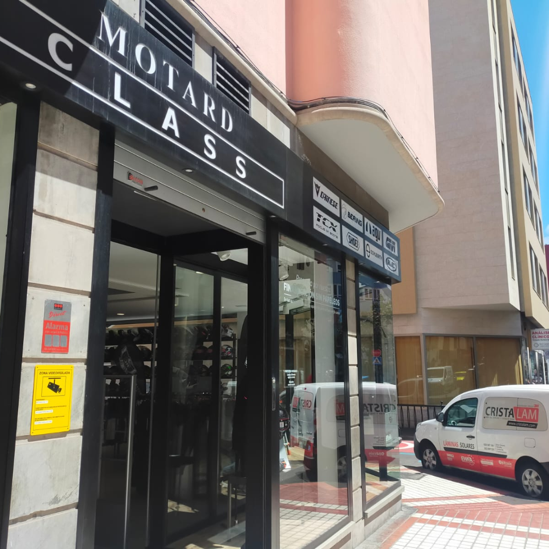 Instalación de láminas solares en Motard Class