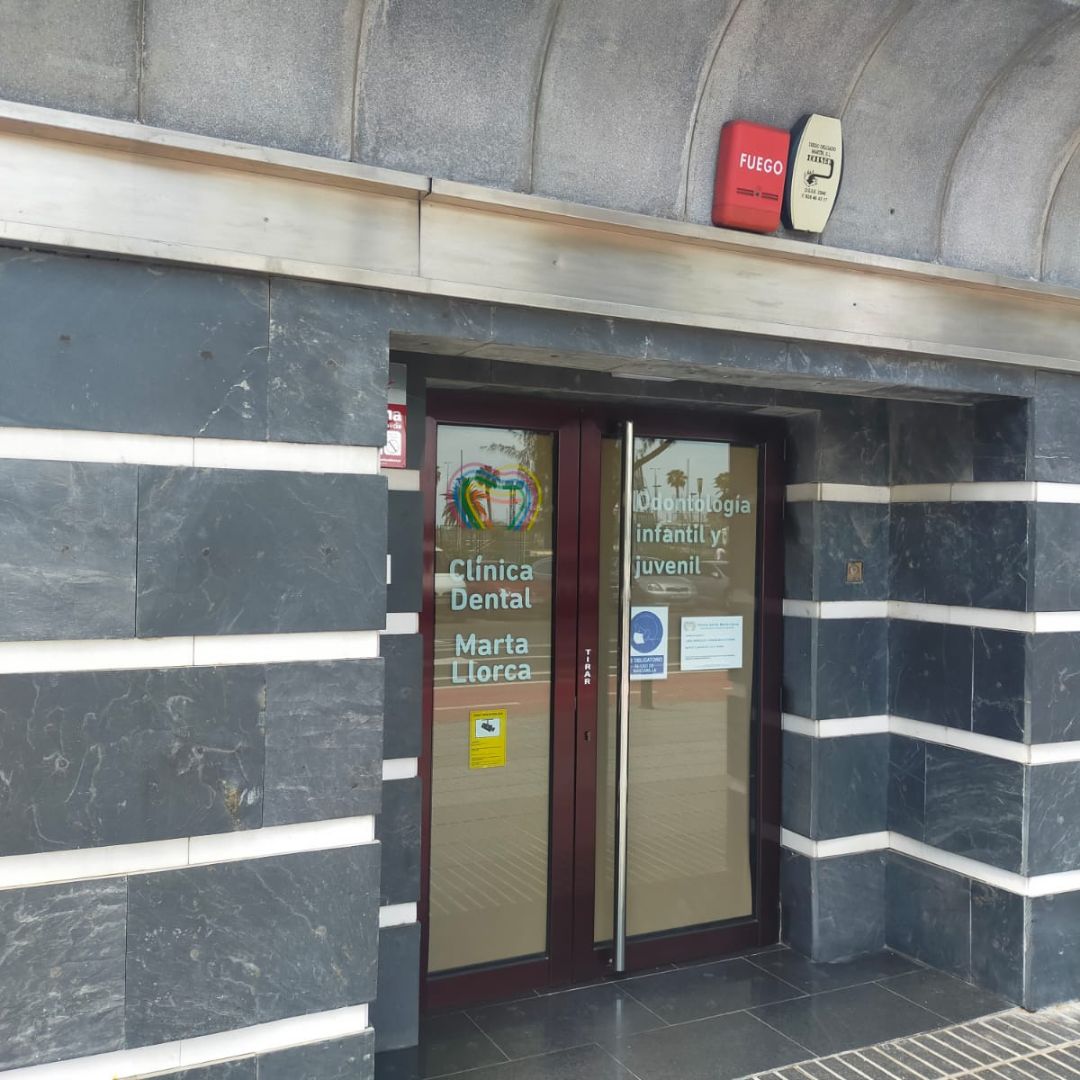 Cristalam protege el nuevo local de la clínica dental Marta Llorca.