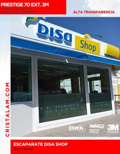 Instalación de láminas solares transparentes para escaparate de gasolinera disa